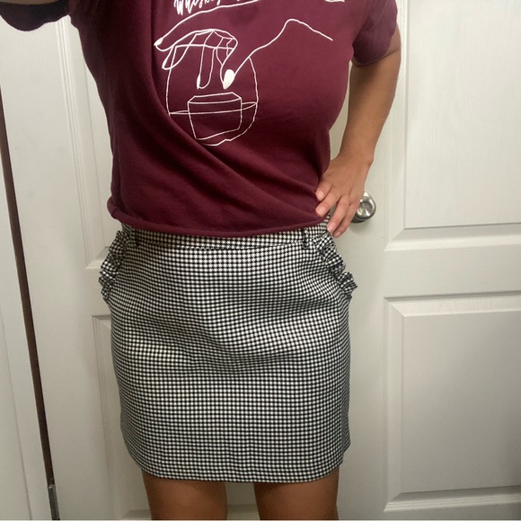 Forever 21 Black & White Plaid Mini Skirt! - Picture 3 of 5